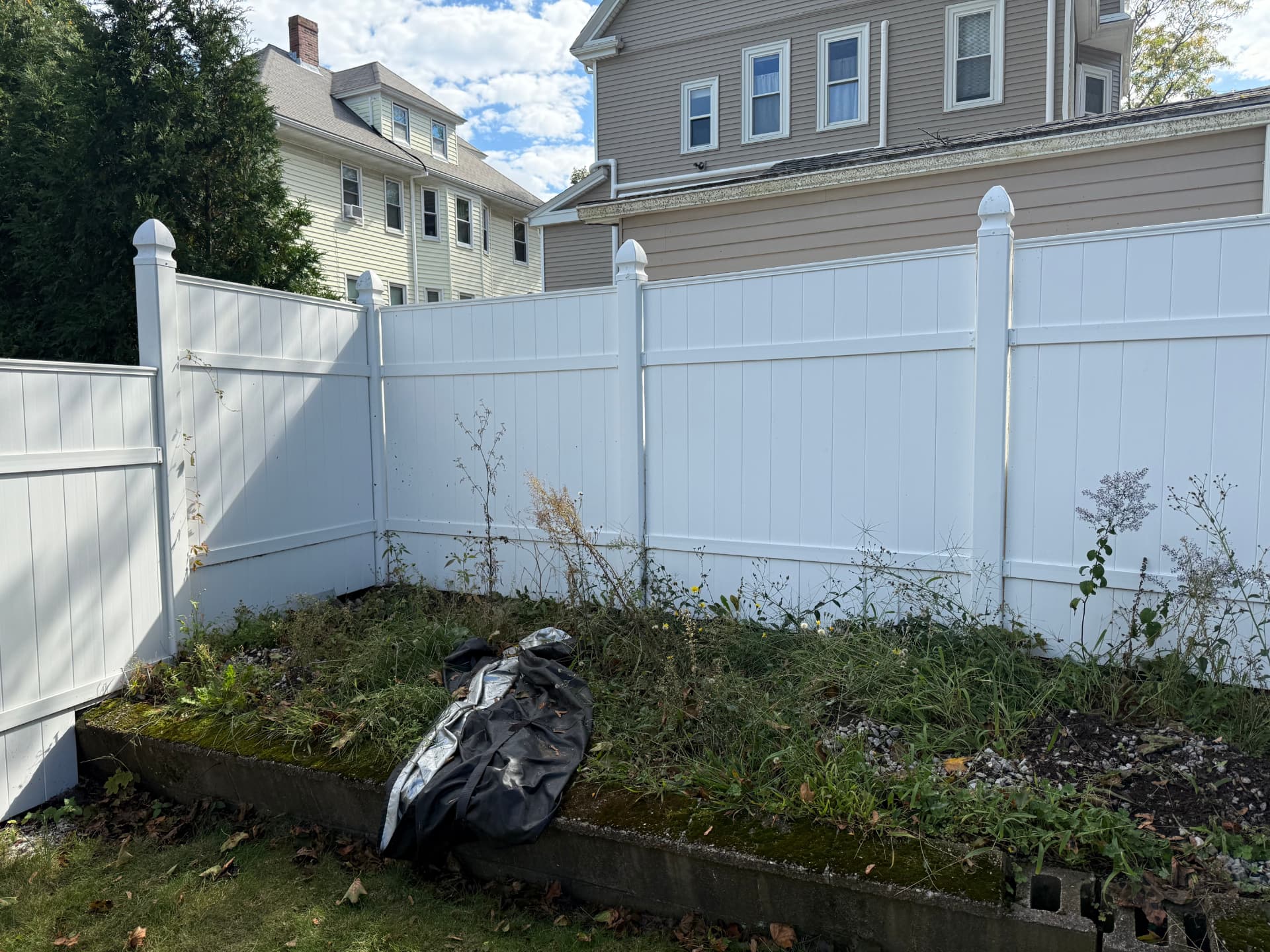 The same vinyl fence corner bright white and streak-free after washing